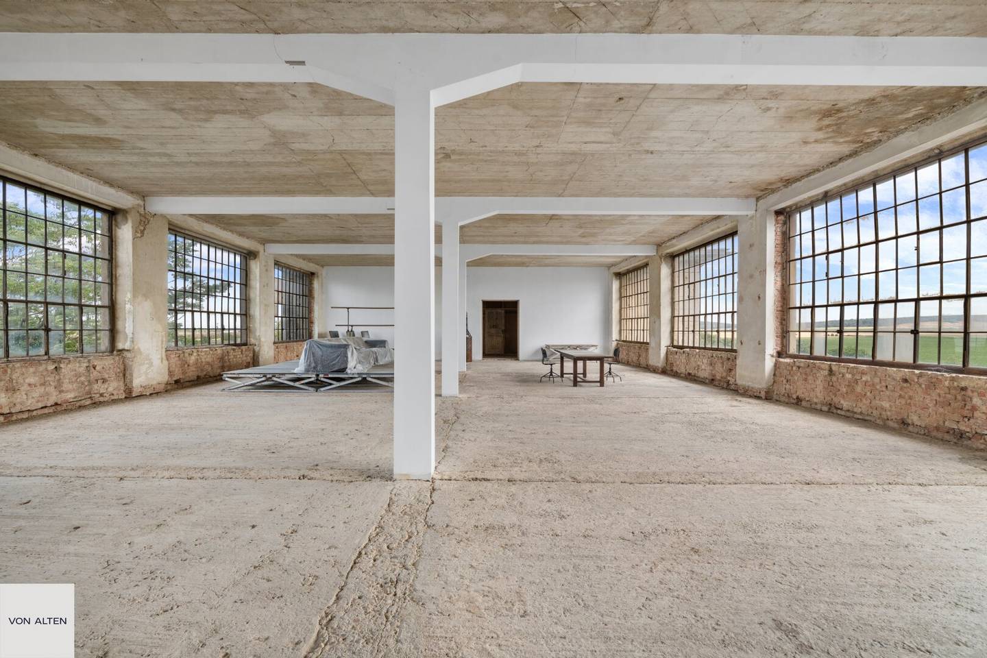 THE LOFT