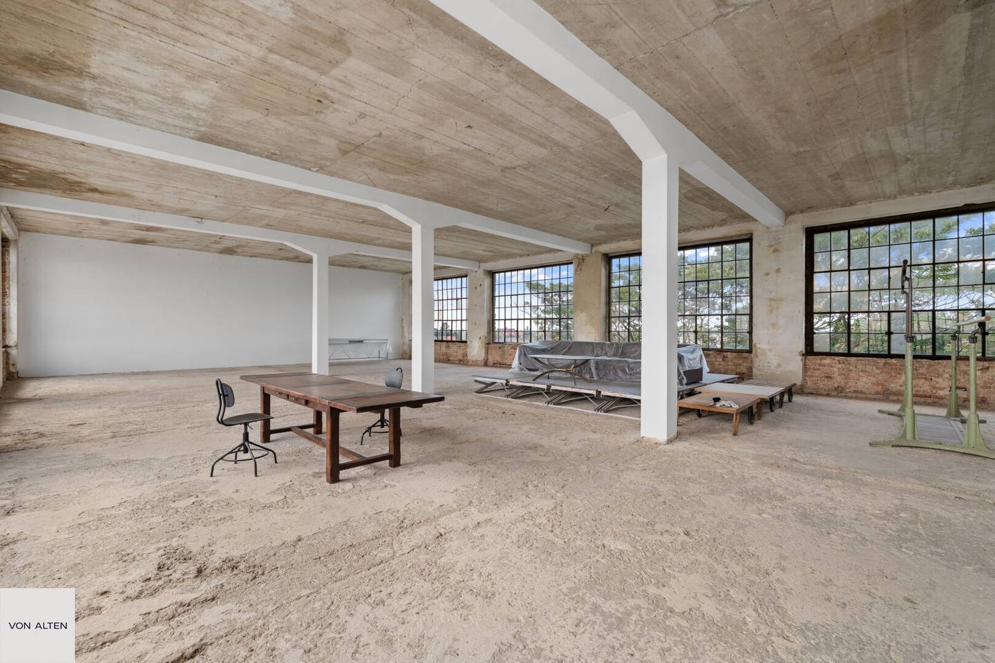 THE LOFT