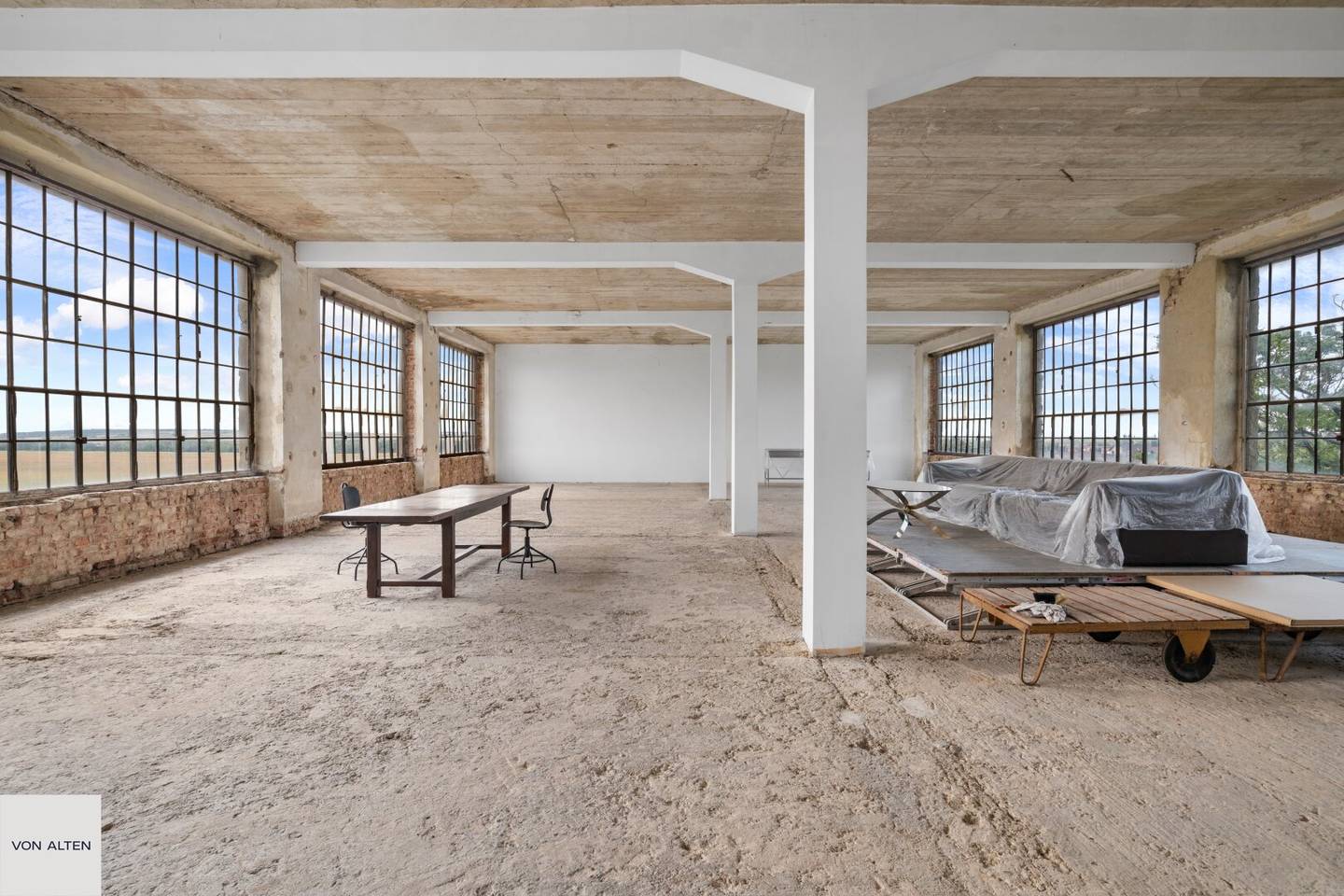 THE LOFT