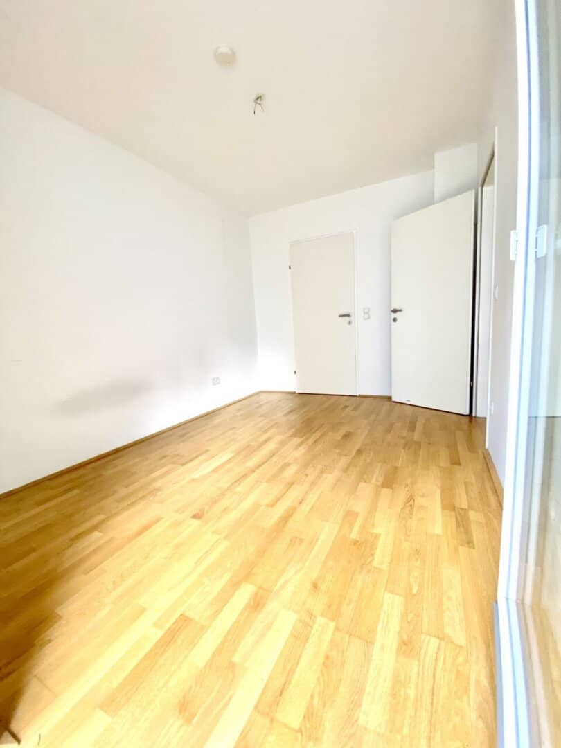 bright 2-room apartment with balcony in central quiet location