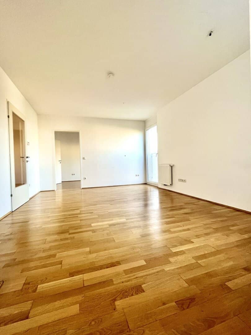 bright 2-room apartment with balcony in central quiet location