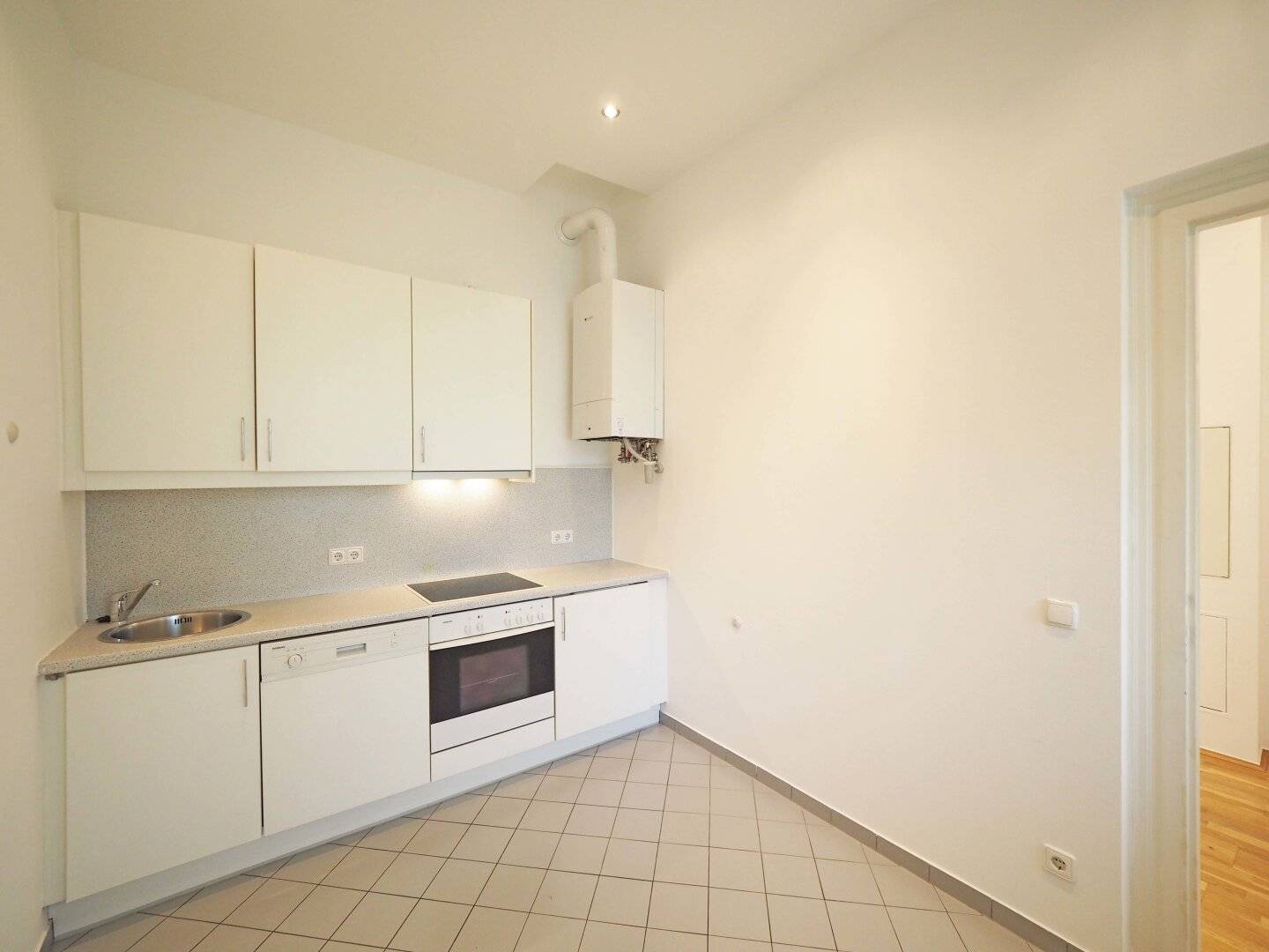 STOLLGASSE | classic 2-room period apartment near Kaiserstraße