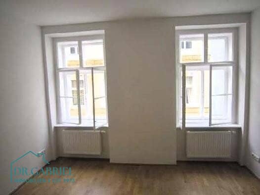 ALTBAUMIETE MIT KLEINEM BALKON - NÄHE NASCHMARKT