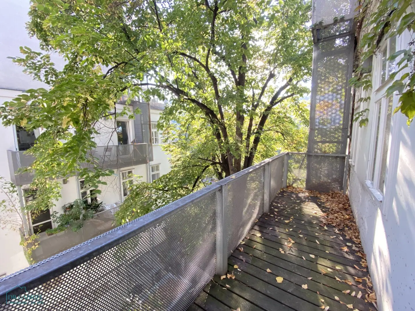 ALTBAUMIETE MIT KLEINEM BALKON - NÄHE NASCHMARKT