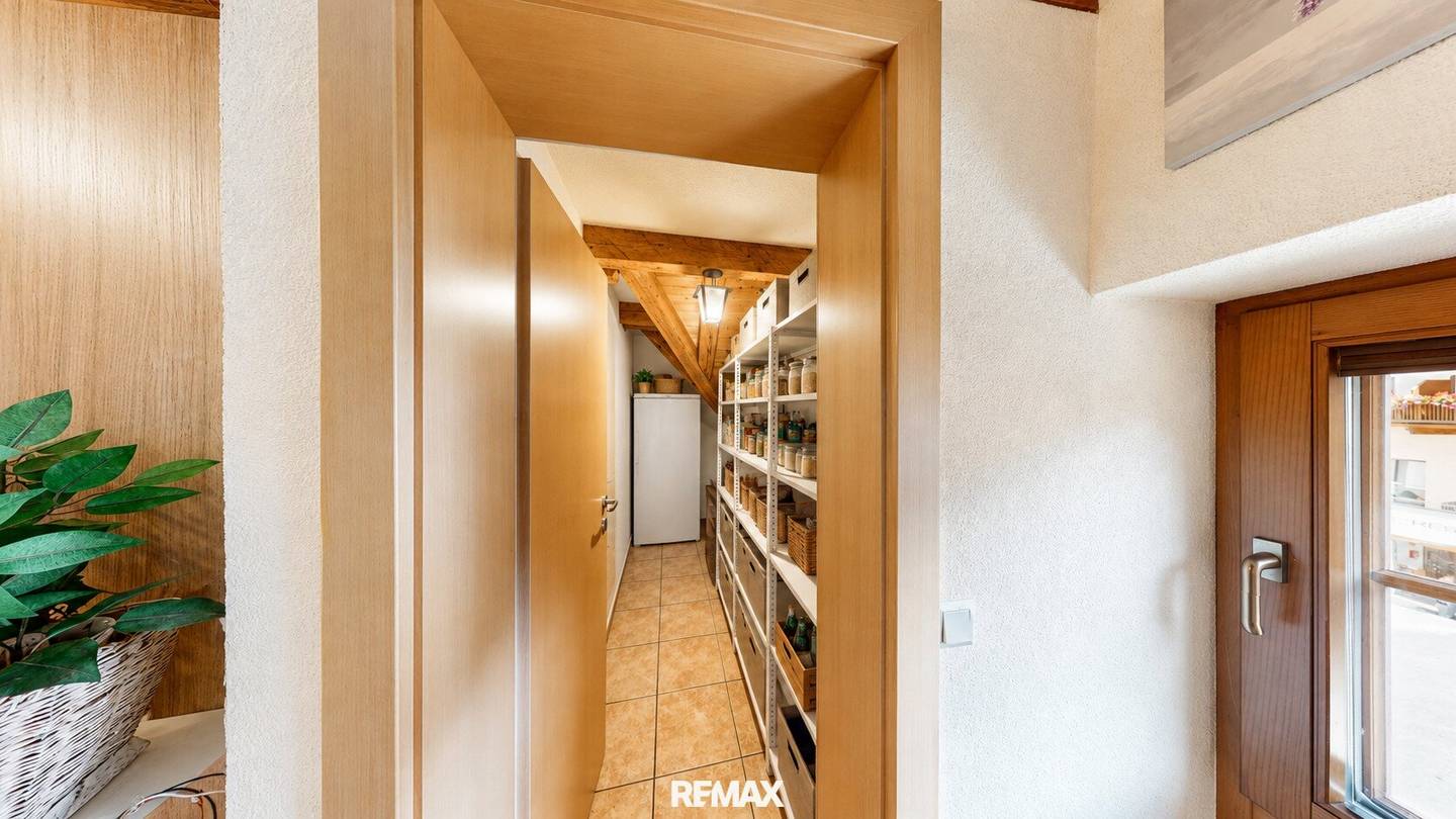Individual living on two levels with balcony and garden in Pfunds