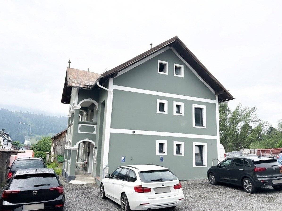 Wohnhaus mit 2 Einheiten auf großem Grundstück in Zirl.