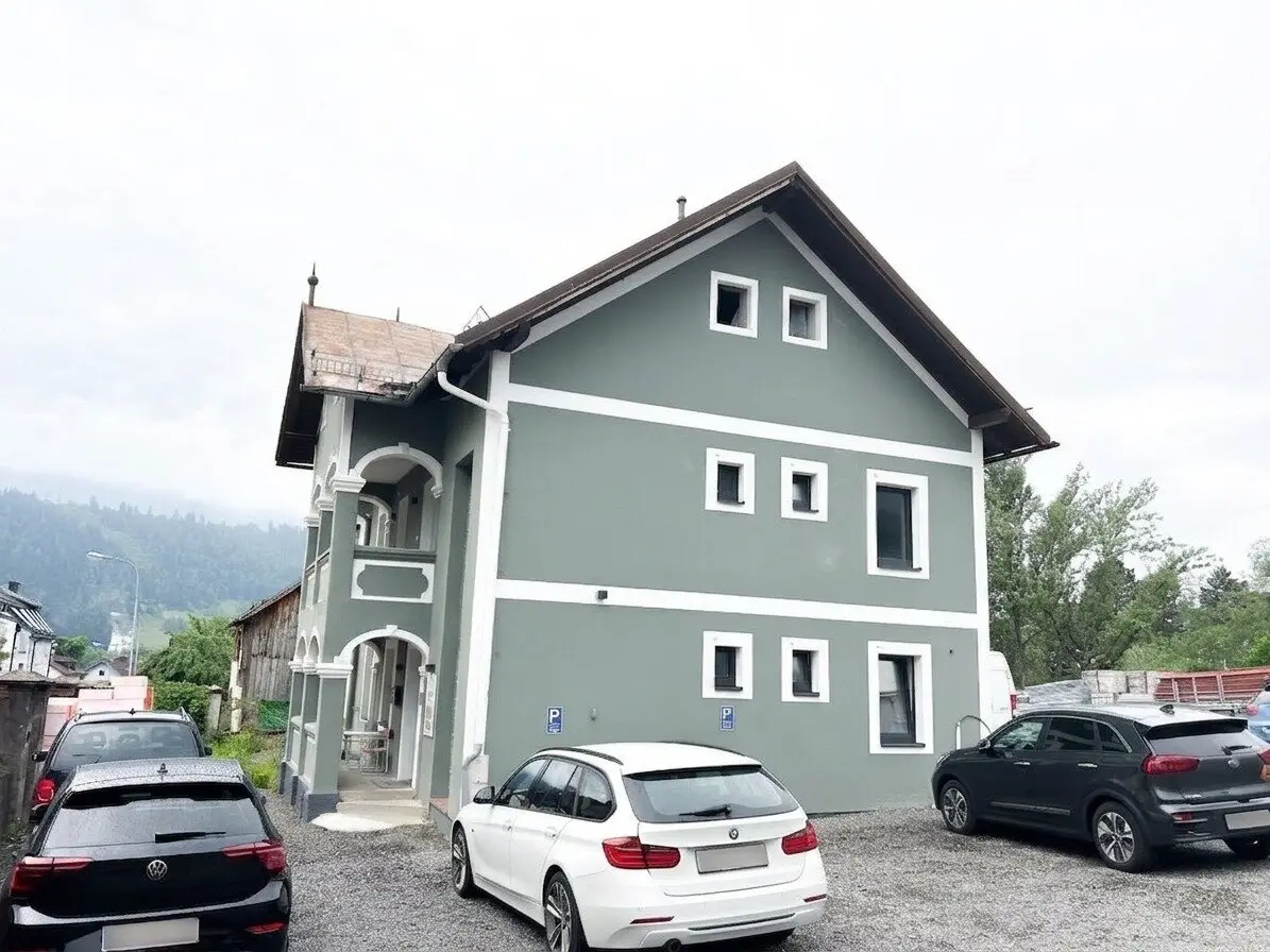 Residential house with 2 units on large plot in Zirl