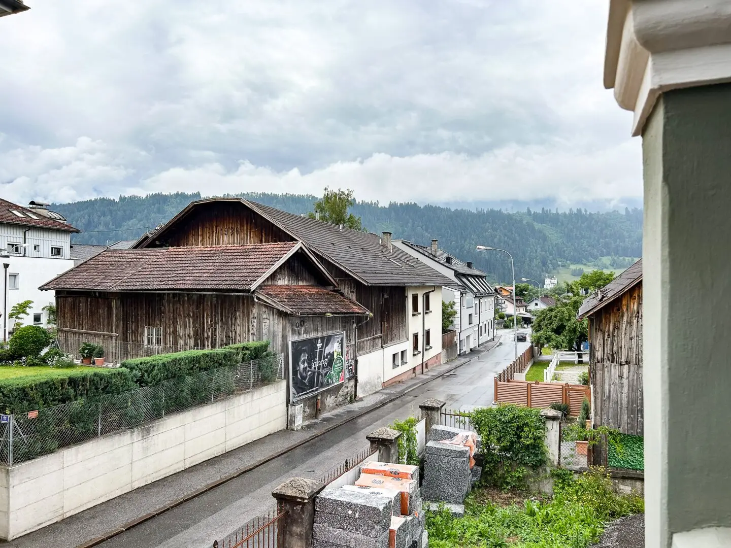 Residential house with 2 units on large plot in Zirl
