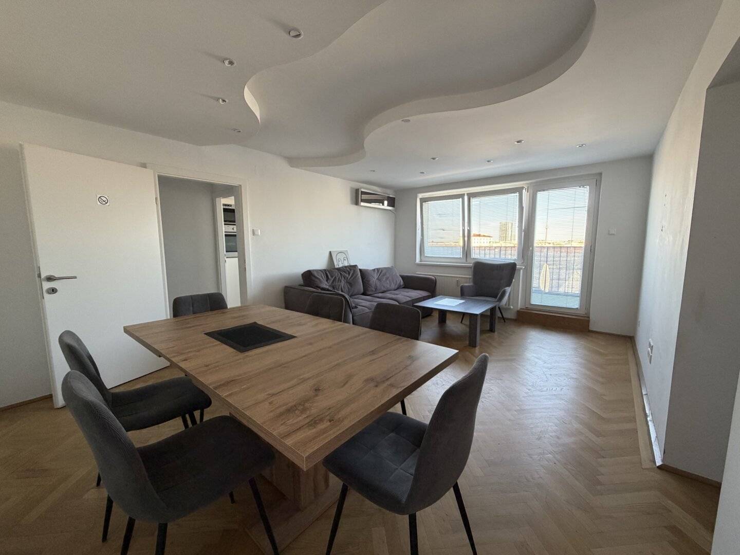 Charming 3-room attic apartment with balcony, terrace &amp; garage in 1200 Vienna – €439,000
