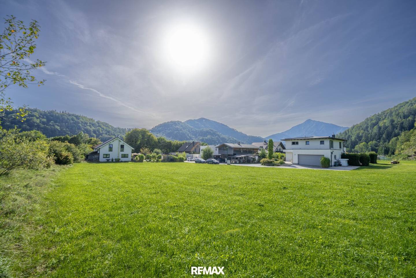 Ebenau – Plot with green view and proximity to the town center
