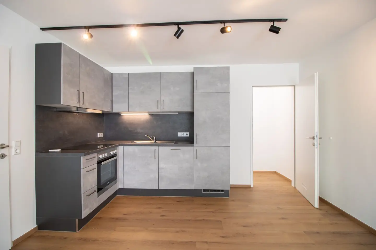 Exclusive downtown apartment with 20 m² terrace - high-quality core renovated