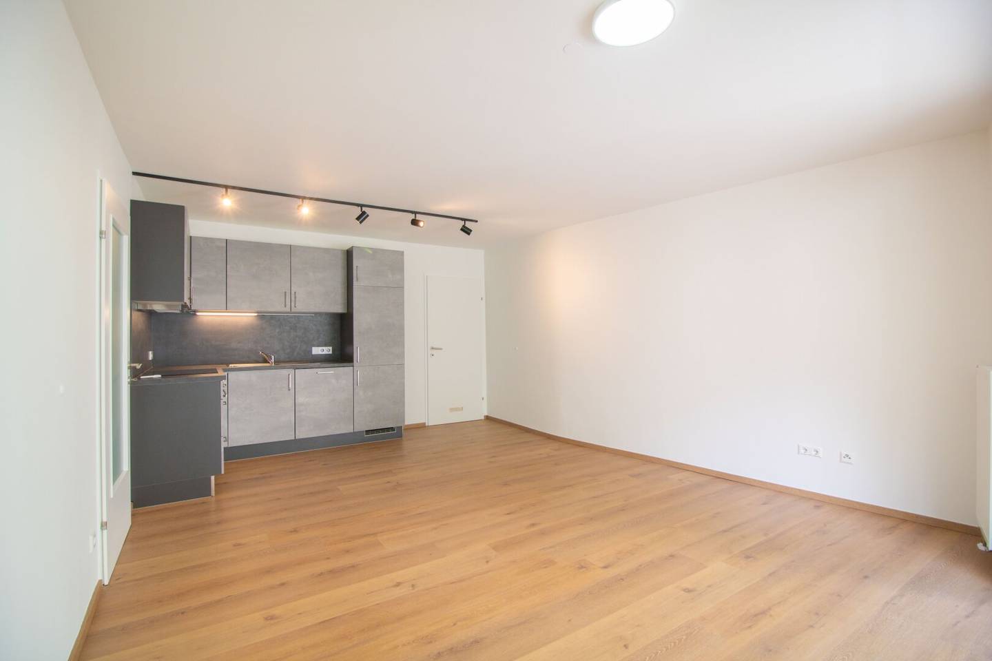 Exclusive downtown apartment with 20 m² terrace - high-quality core renovated