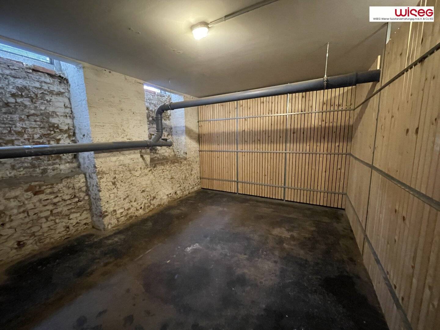 1160 Vienna, Lobmeyrhof Staircase 9 - Basement storage