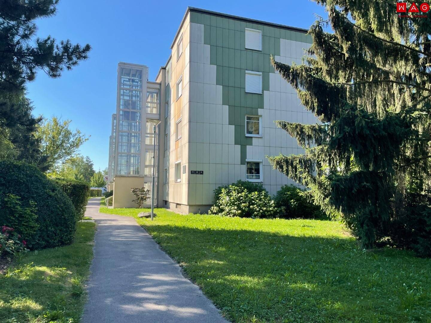 Green idyllic living in the popular district Oed Nice and modernly laid-out apartment currently undergoing renovation