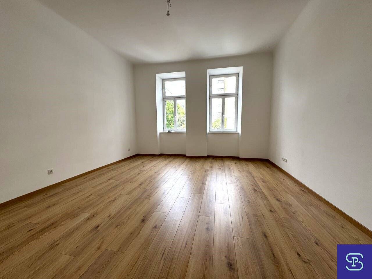 Commission-free: Open-ended 79m² old building apartment with 3 rooms and elevator - 1110 Vienna