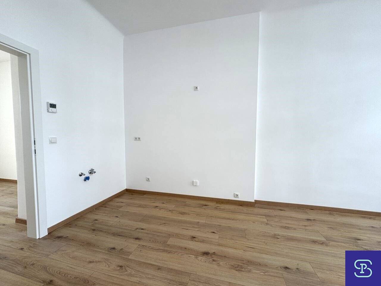 Commission-free: Open-ended 79m² old building apartment with 3 rooms and elevator - 1110 Vienna