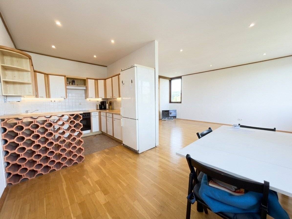 Condominium with breathtaking view of the SCHLOSSBERG - St. Peter Terraced Housing Estate on the 9th floor