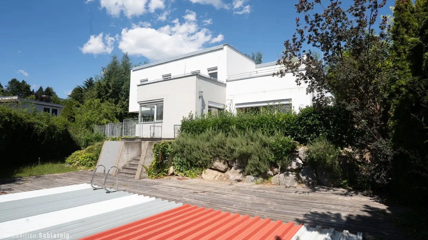 REPRÄSENTATIVE ARCHITEKTENVILLA IN GEHOBENER WOHNLAGE mit Pool, Wellness und einzigartigem Panoramablick!