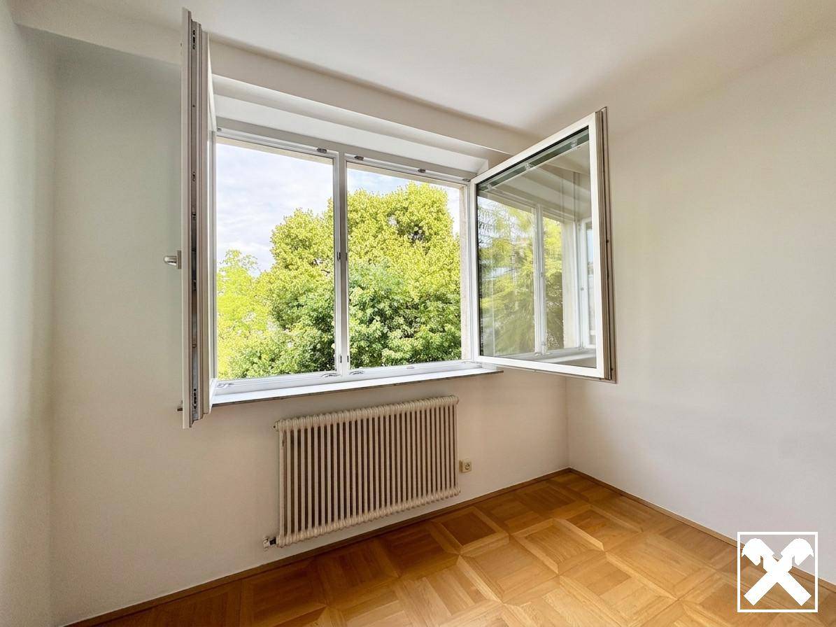 Gut geschnittene Wohnung mit Lift und U-Bahn Nähe