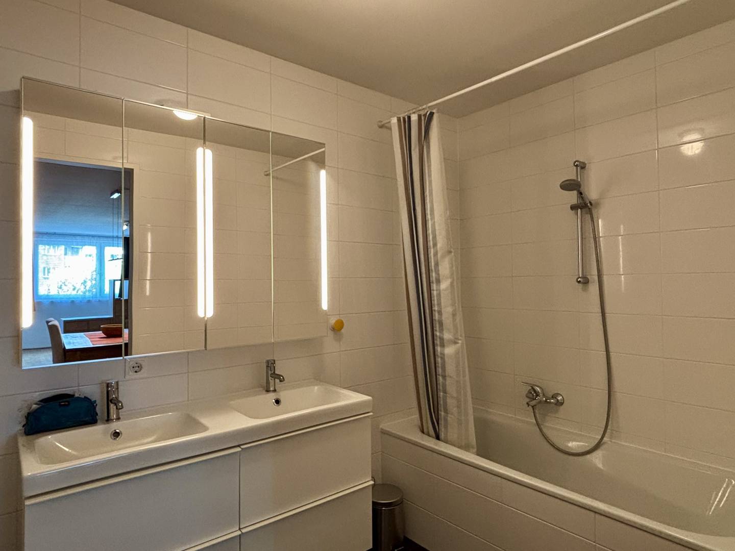 Lichtdurchflutete Wohnung mit Balkon und Garage
