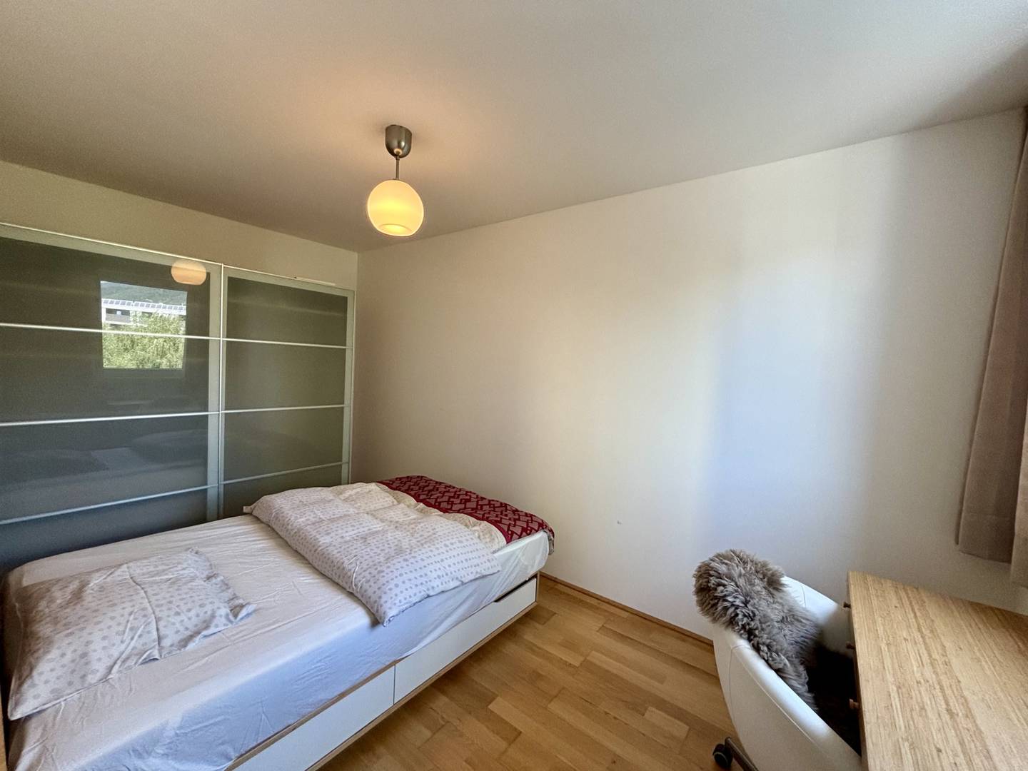 Lichtdurchflutete Wohnung mit Balkon und Garage