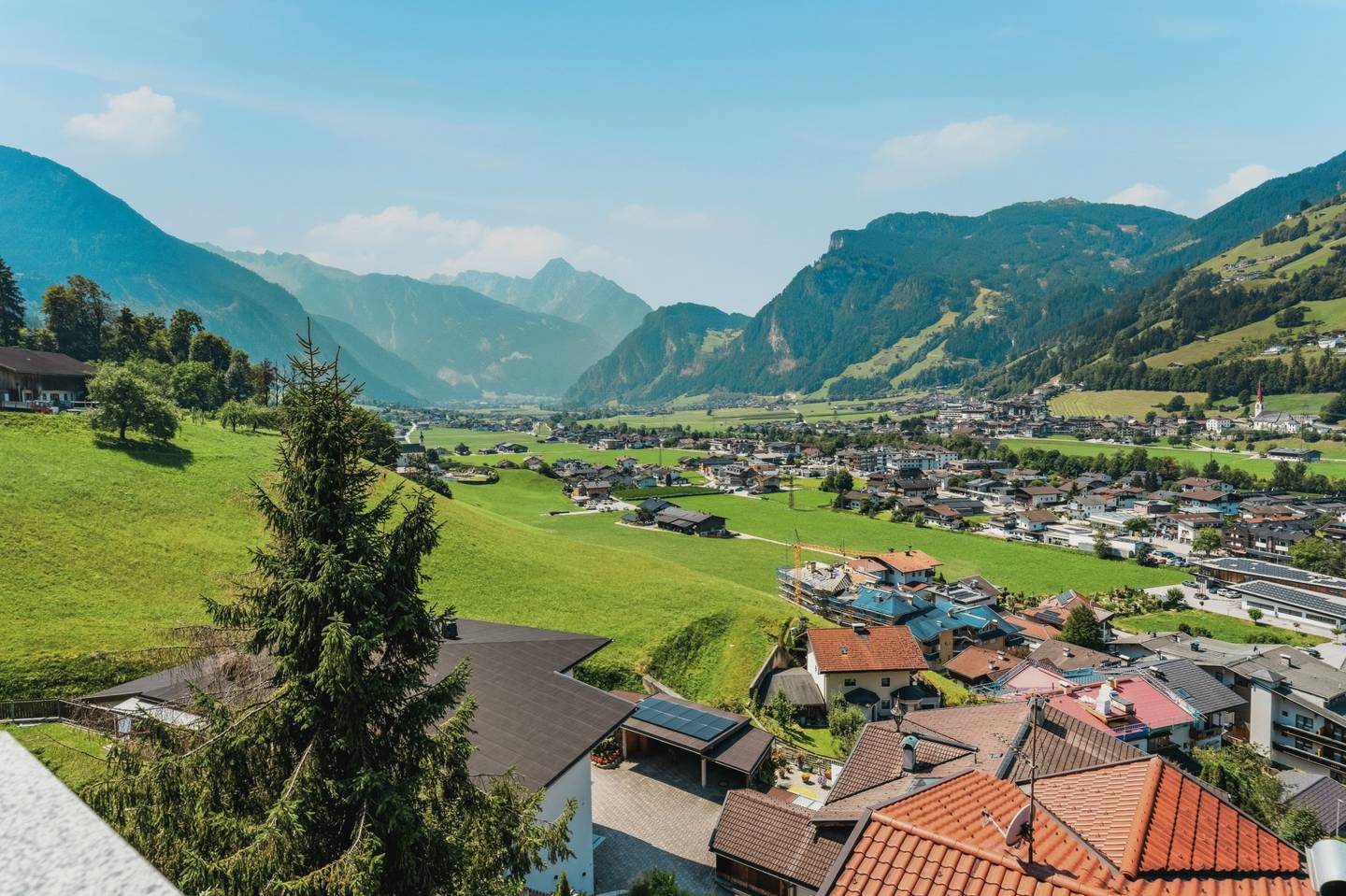 Anlegerwohnung mit Panoramablick und Garten