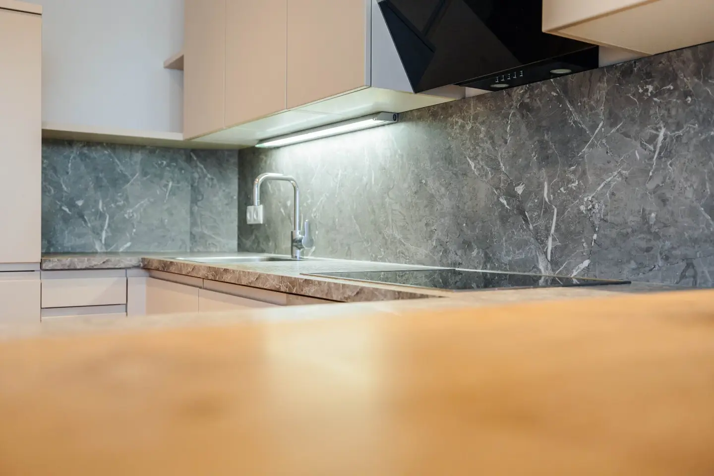Spacious loggia I DAN kitchen I prime location in Lend I XXL shower I bright rooms I quiet living I Projekt Wohnen