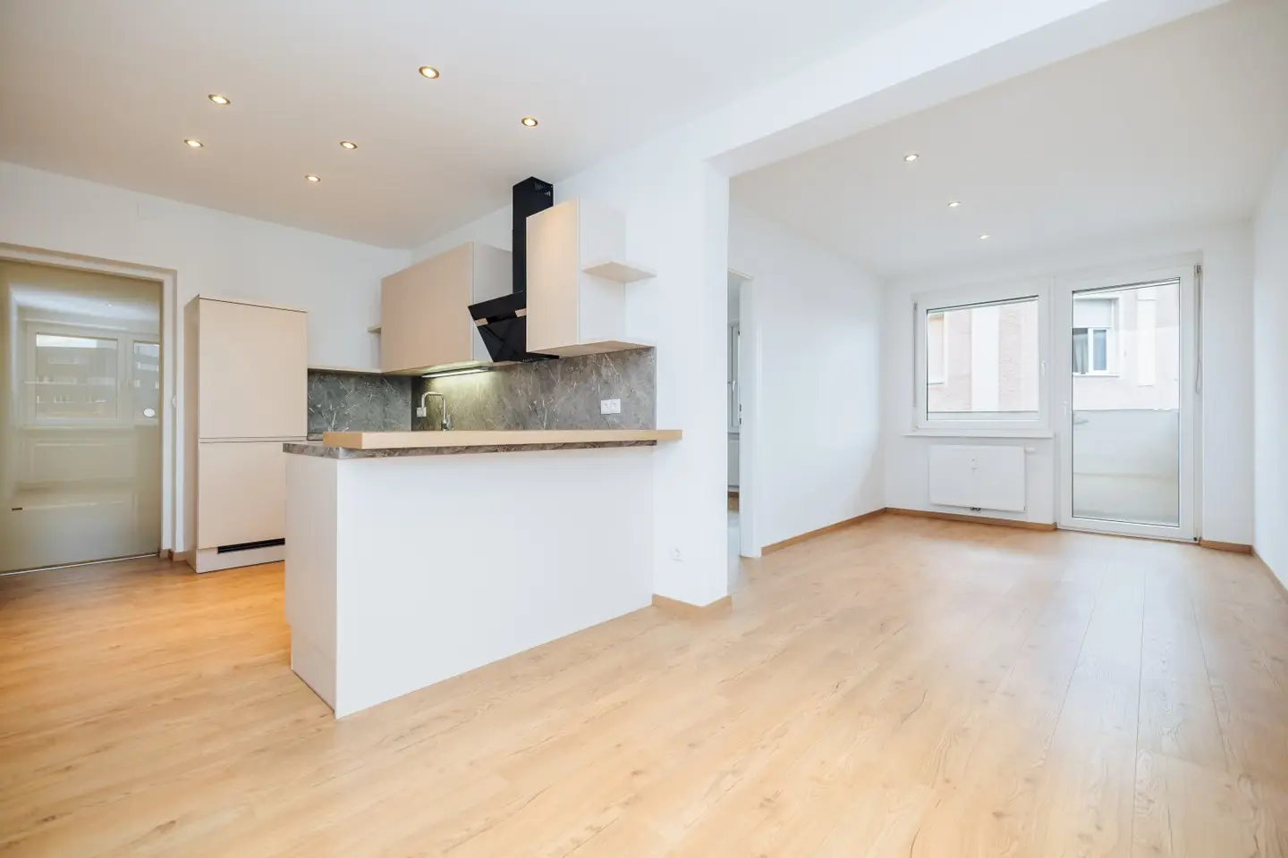 Spacious loggia I DAN kitchen I prime location in Lend I XXL shower I bright rooms I quiet living I Projekt Wohnen