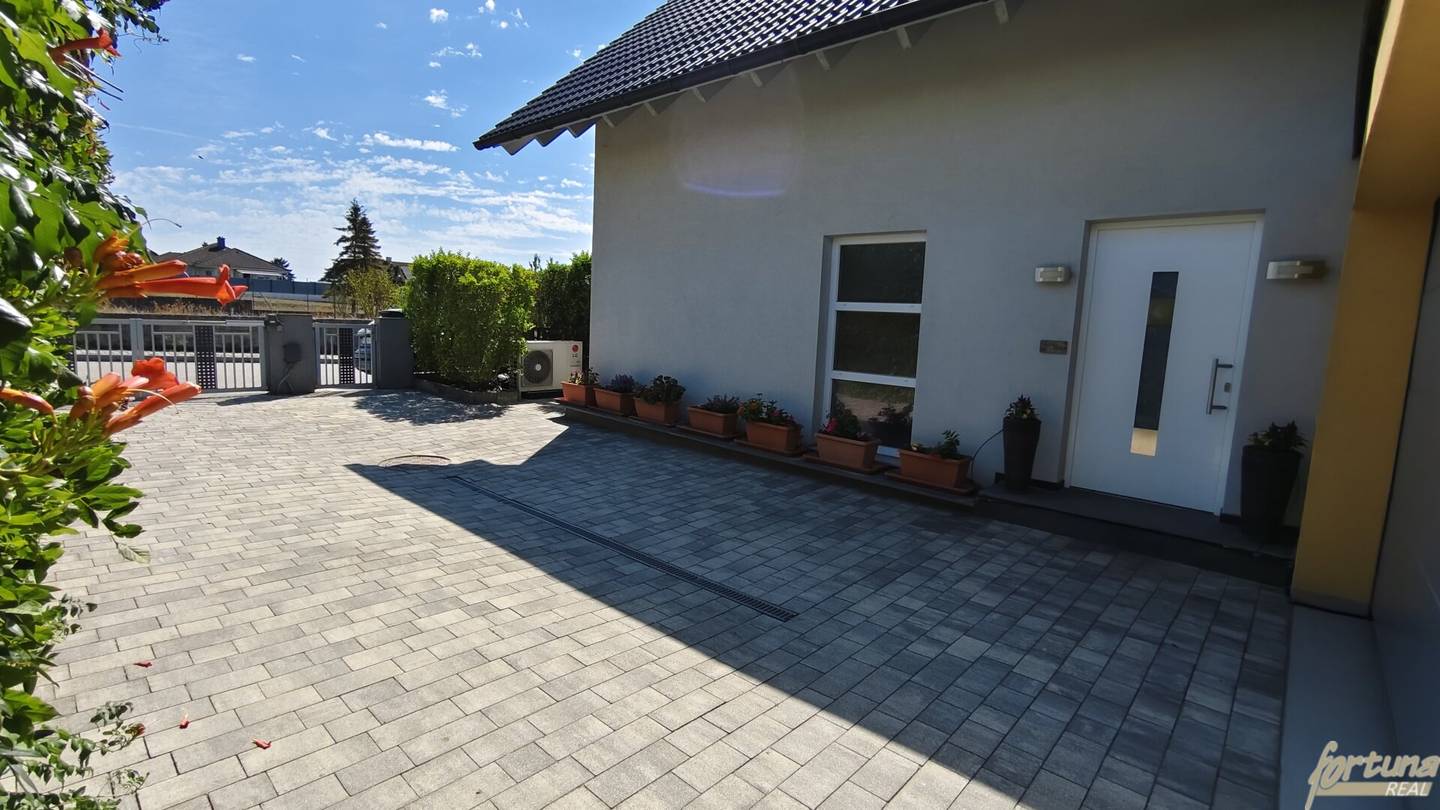 Einfamilienhaus mit Pool &amp; PV-Anlage | 150 m² Wohnfläche | 5 Zimmer | 595 m² Grund | Klimaanlage uvm!