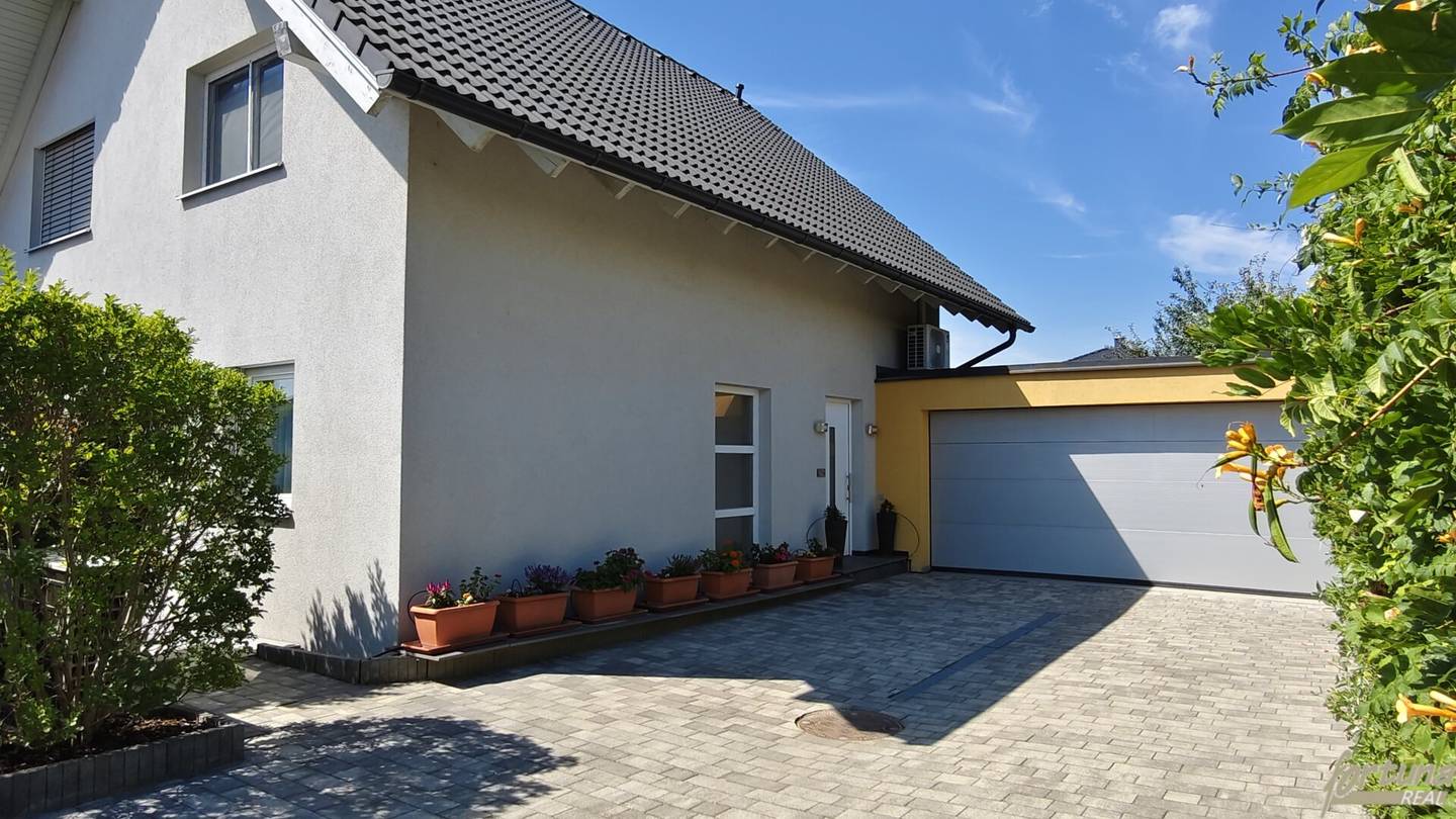 Einfamilienhaus mit Pool &amp; PV-Anlage | 150 m² Wohnfläche | 5 Zimmer | 595 m² Grund | Klimaanlage uvm!