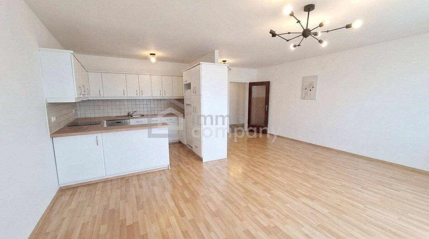 Spacious 4-room apartment, 101 m², fully renovated, 1120 Vienna