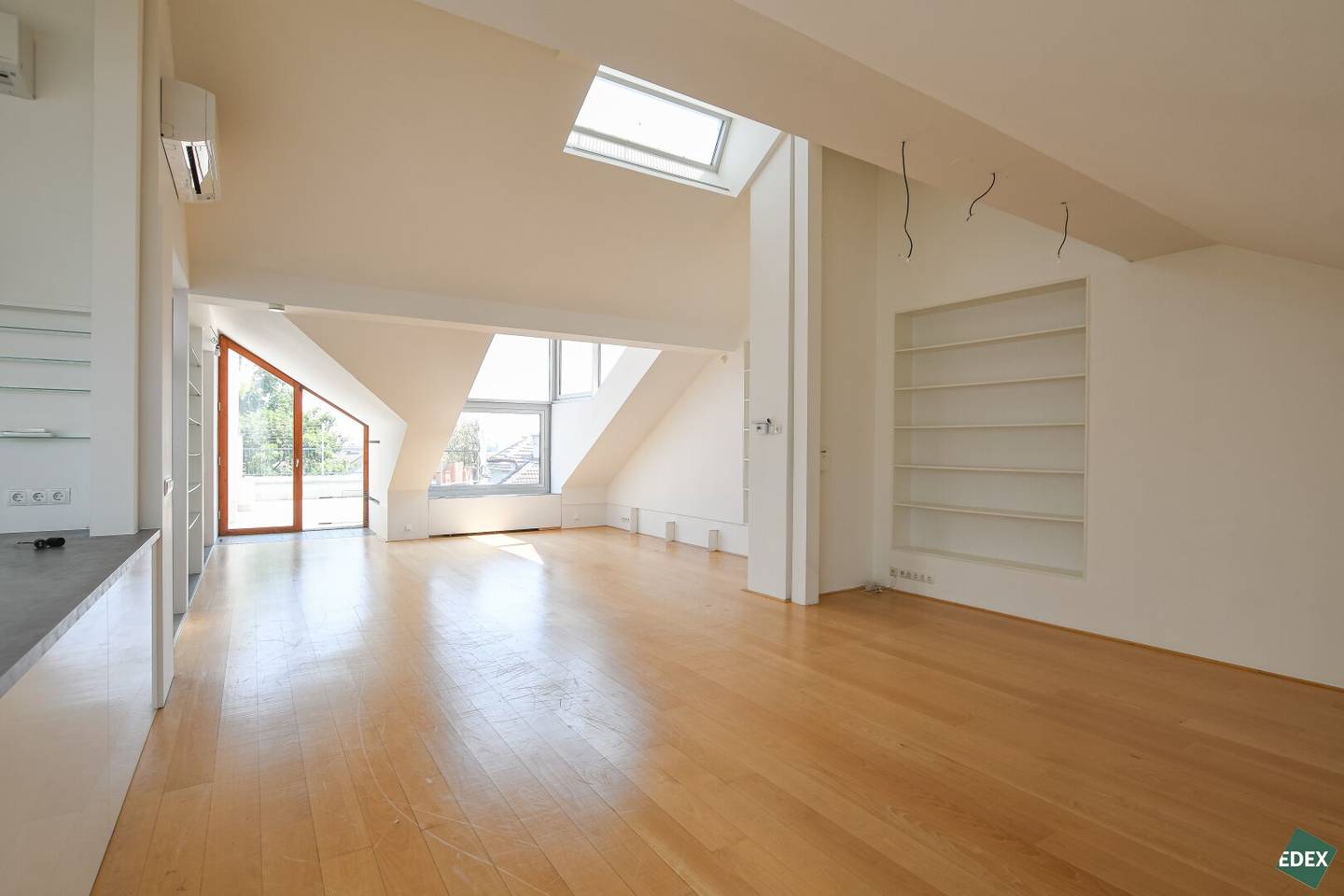 Altbau-Chic, Neubau-Komfort: 6 Zimmer und Panoramaausblick