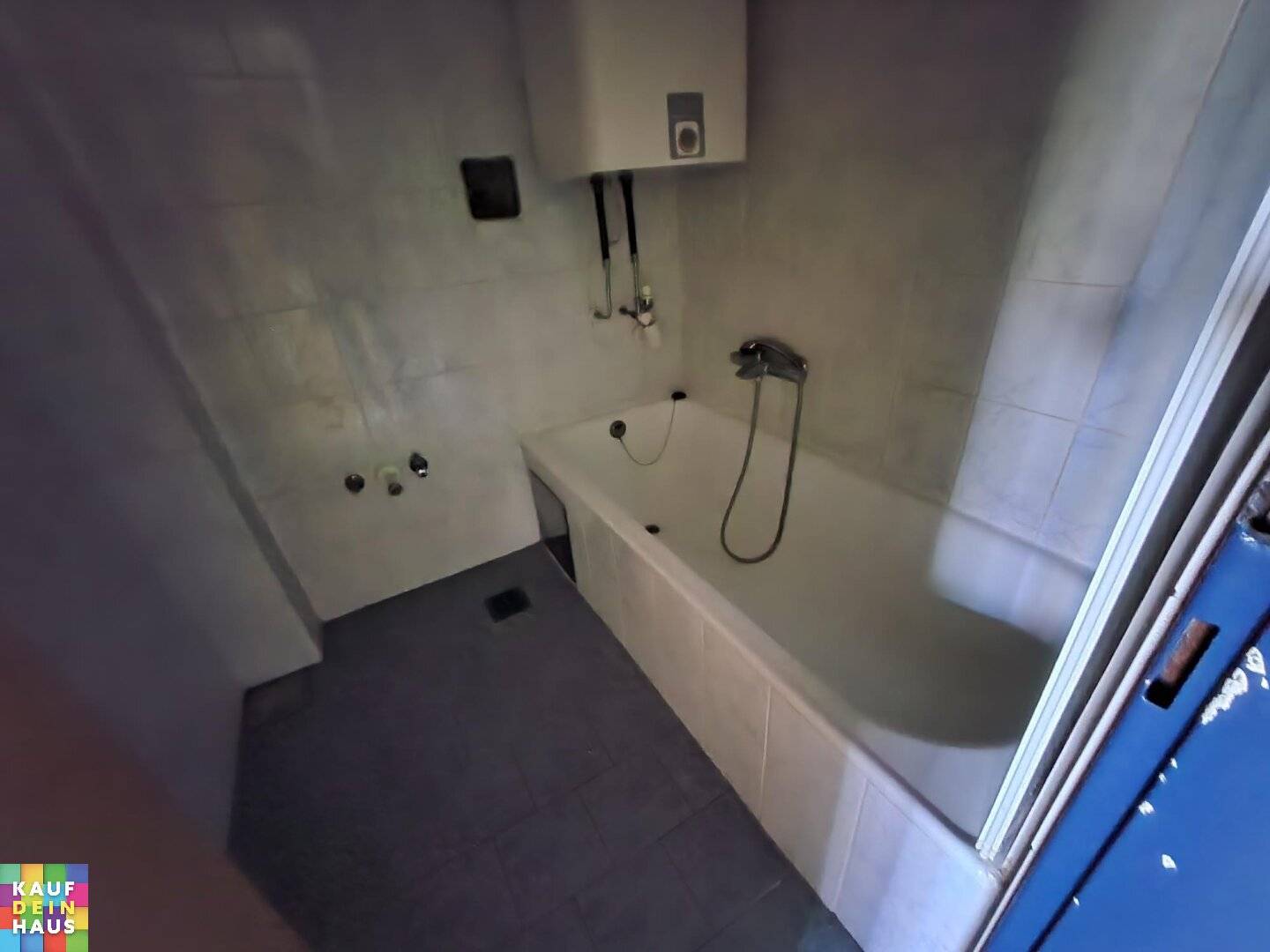 COMMISSION-FREE 2-ROOM APARTMENT
