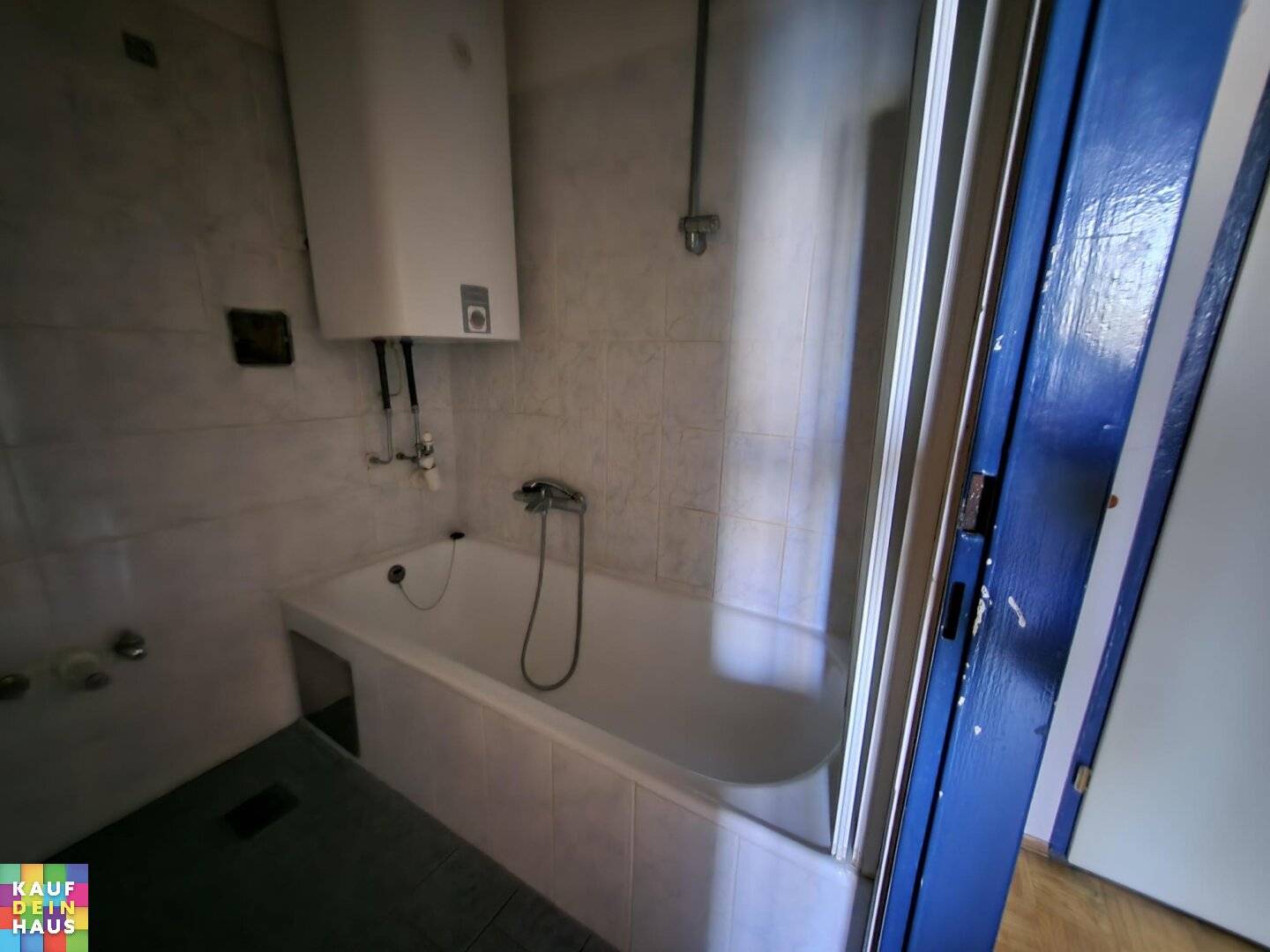 COMMISSION-FREE 2-ROOM APARTMENT