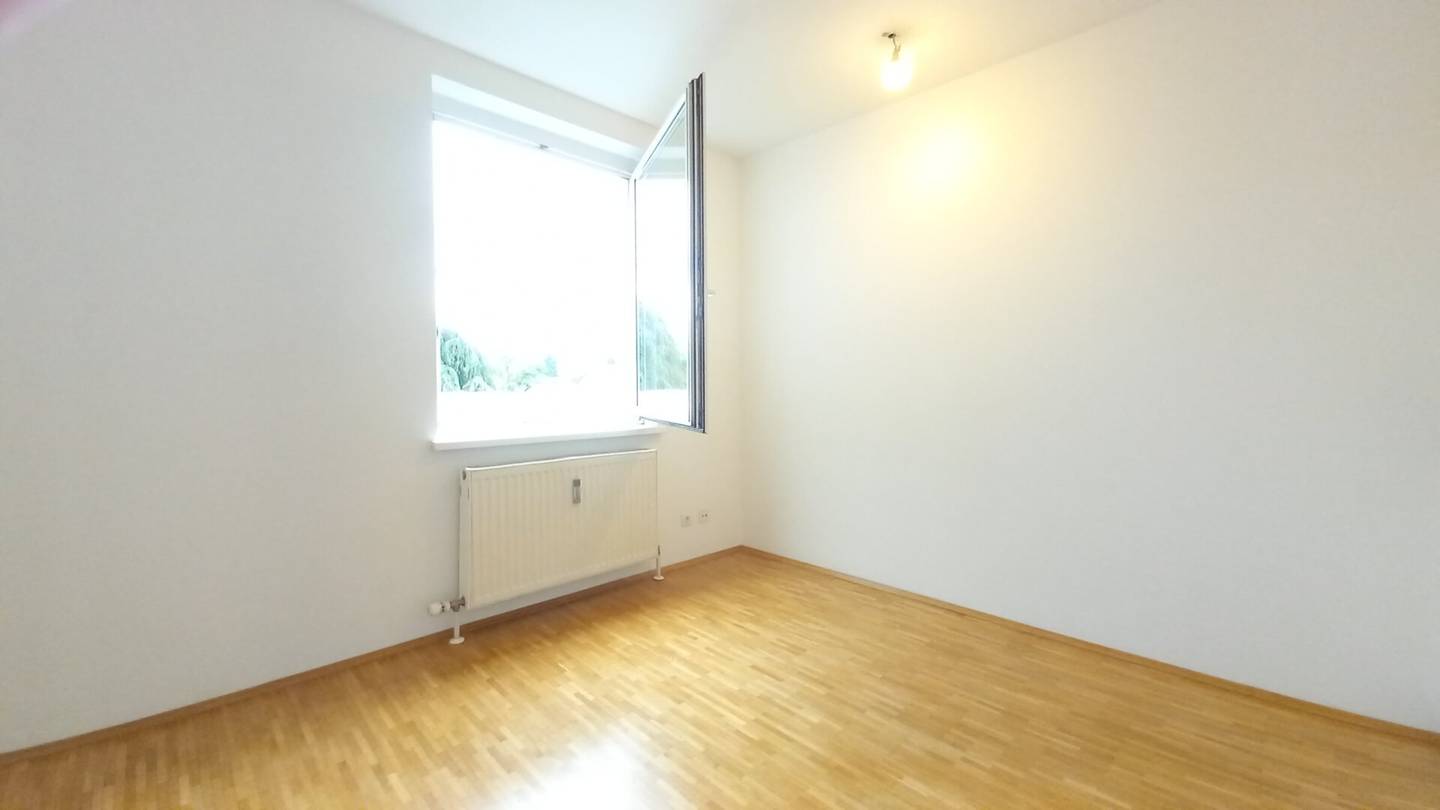 CITY PARK sunny 2-room with shared garden