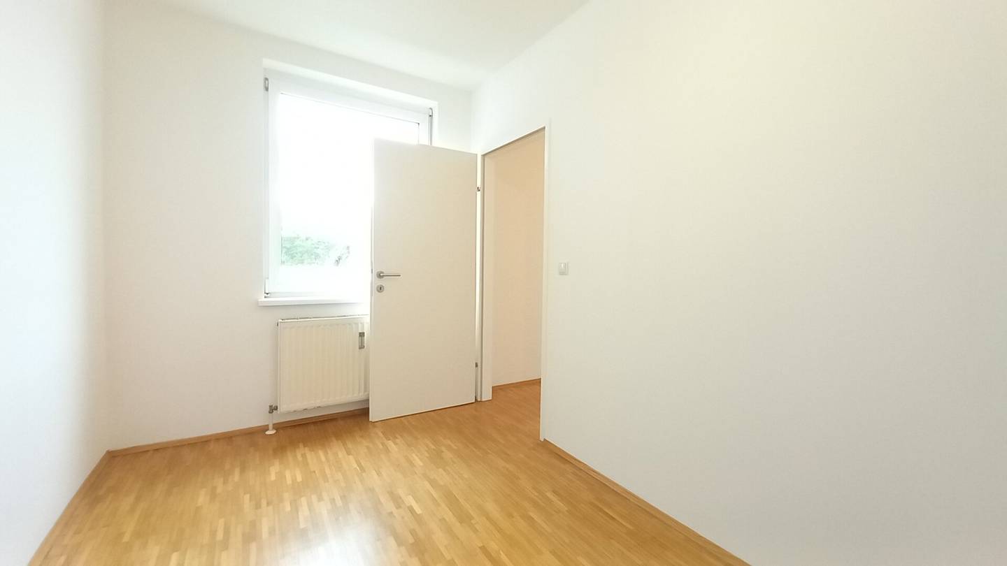 CITY PARK sunny 2-room with shared garden