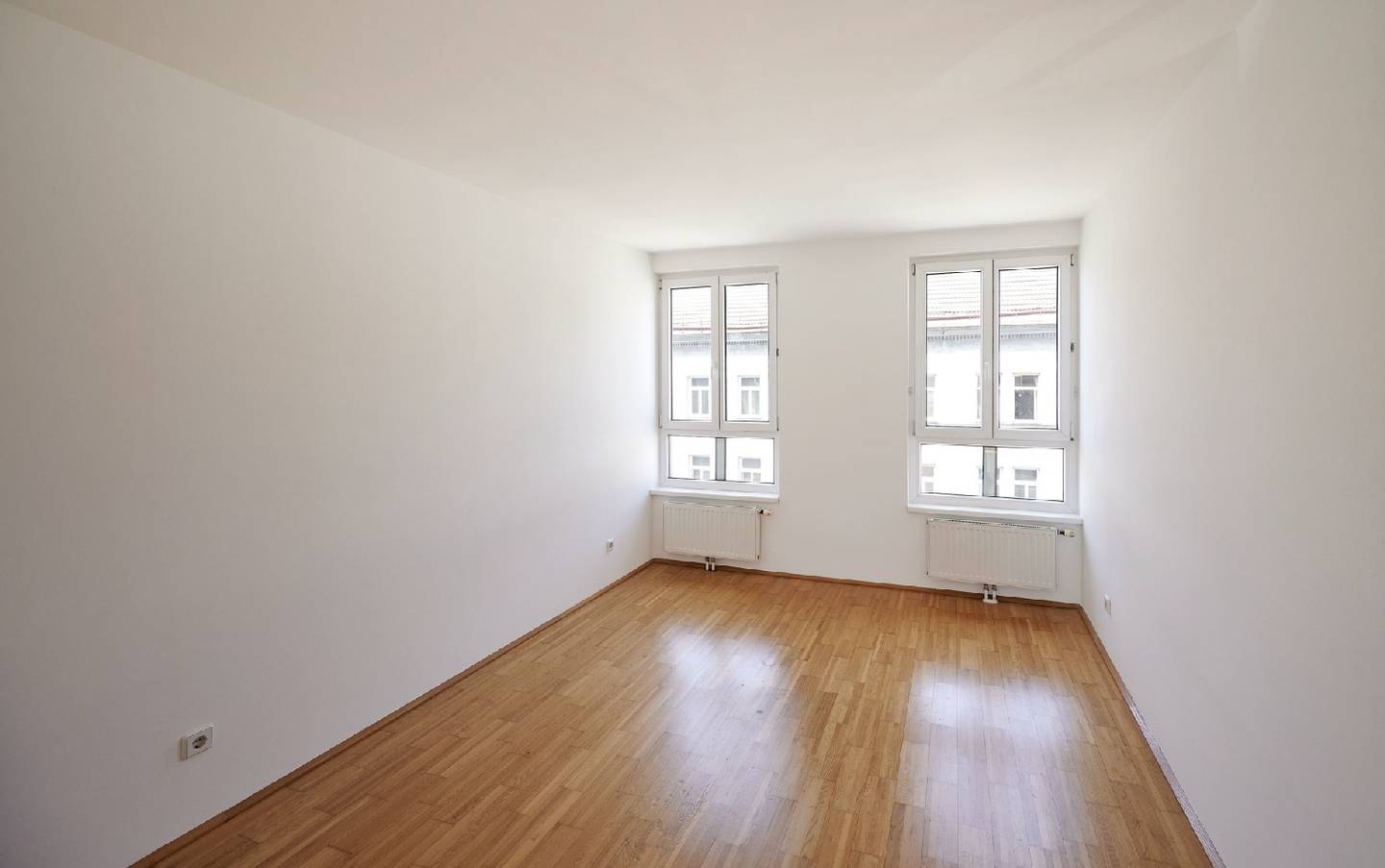 Bright attic apartment with terrace near the Prater