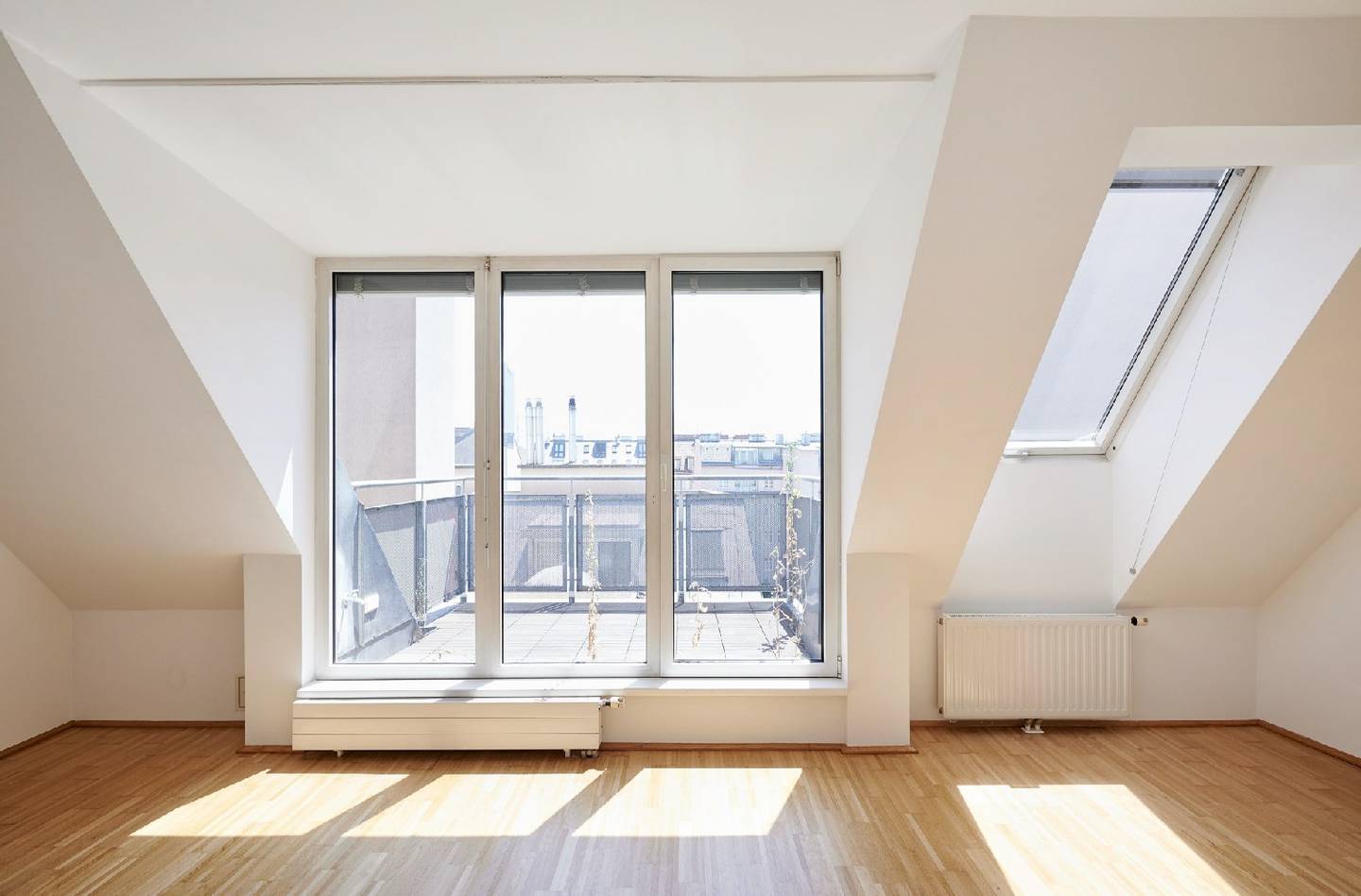 Bright attic apartment with terrace near the Prater
