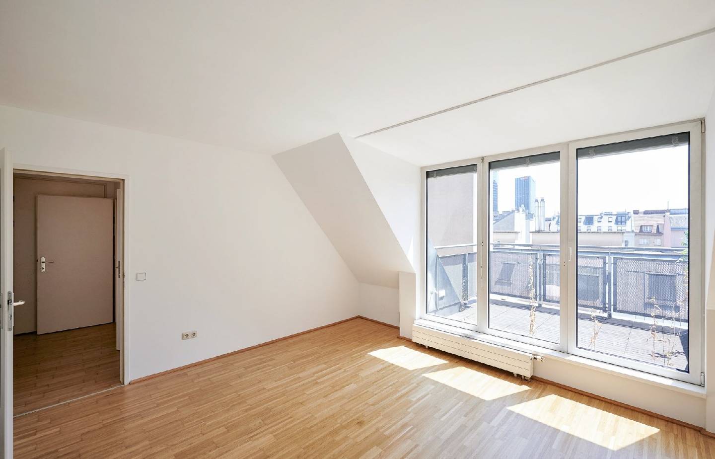 Bright attic apartment with terrace near the Prater