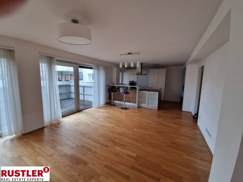 Bright apartment with sunny terrace and underground parking