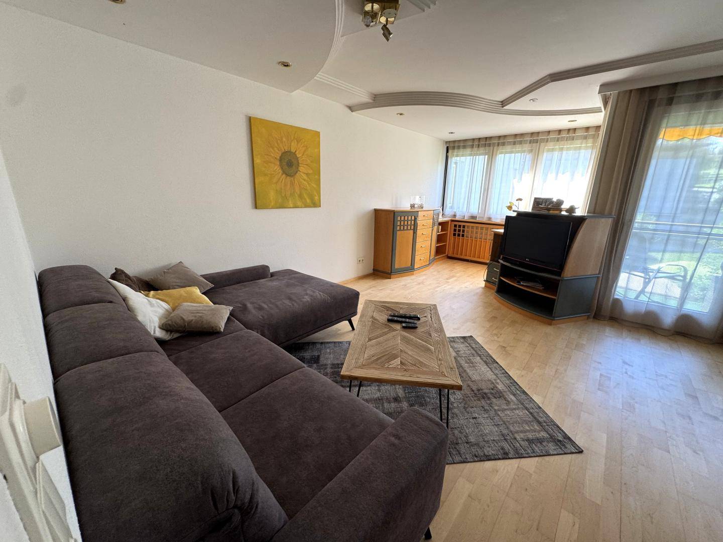 Bright well kept Wohnung with loggia and storage