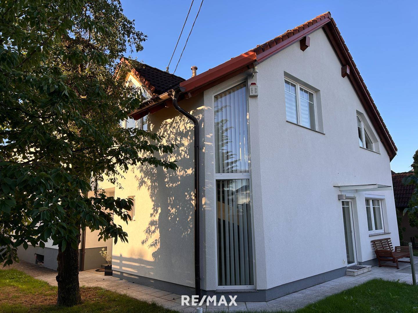 High quality family apartment in new build with garden and pool
