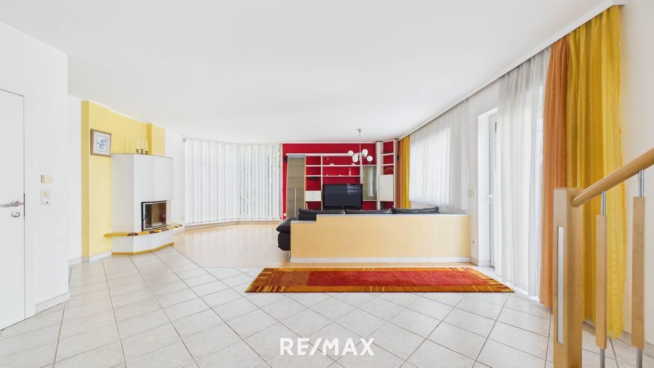 Hochwertige Familienwohnung im Neubau mit Garten und Pool