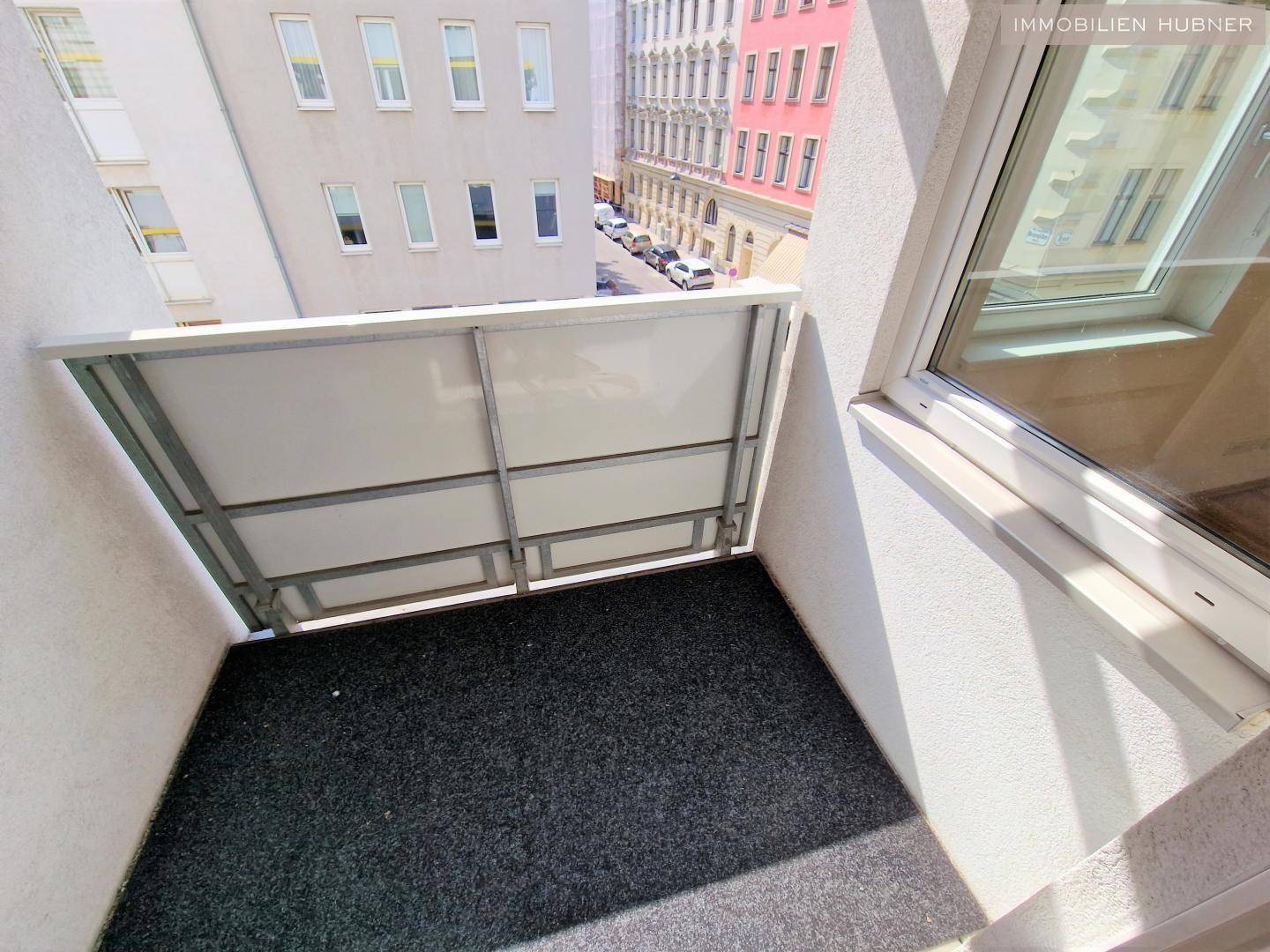 Moderne Wohnung mit Loggia und Aufzug