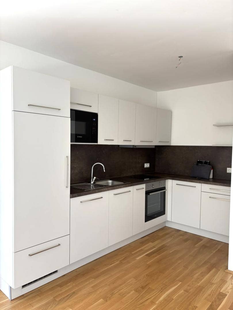 Helle Wohnung mit Balkon und Tiefgaragenplätzen