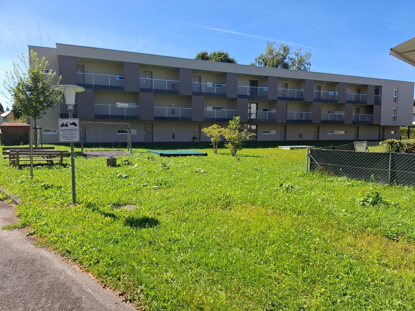 Helle Wohnung mit Balkon und Tiefgaragenplätzen