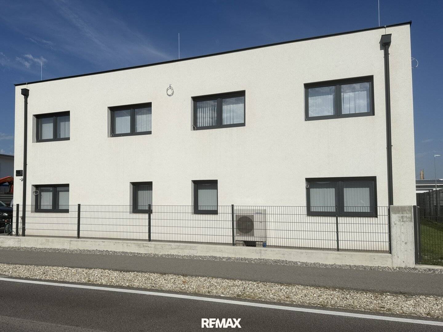 Büro und Werkstatt im Industriezentrum  nahe Outlet Center