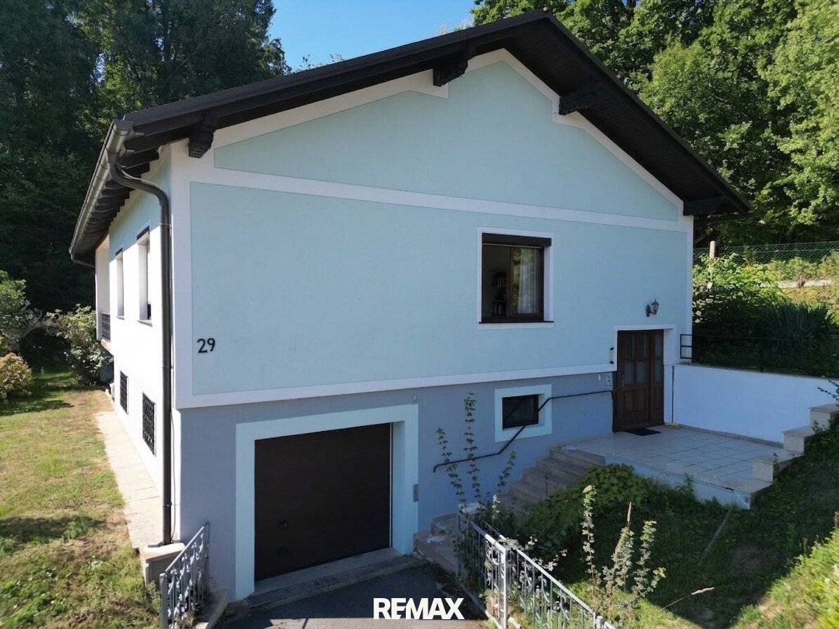 Single-family house in quiet location at the end of a cul-de-sac in Stegersbach with garden, garage &amp; balcony