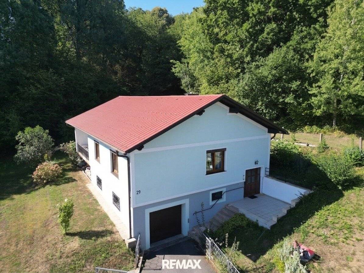 Single-family house in quiet location at the end of a cul-de-sac in Stegersbach with garden, garage &amp; balcony