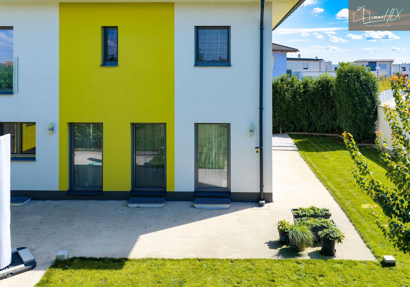 Family apartment with underfloor cooling and garden